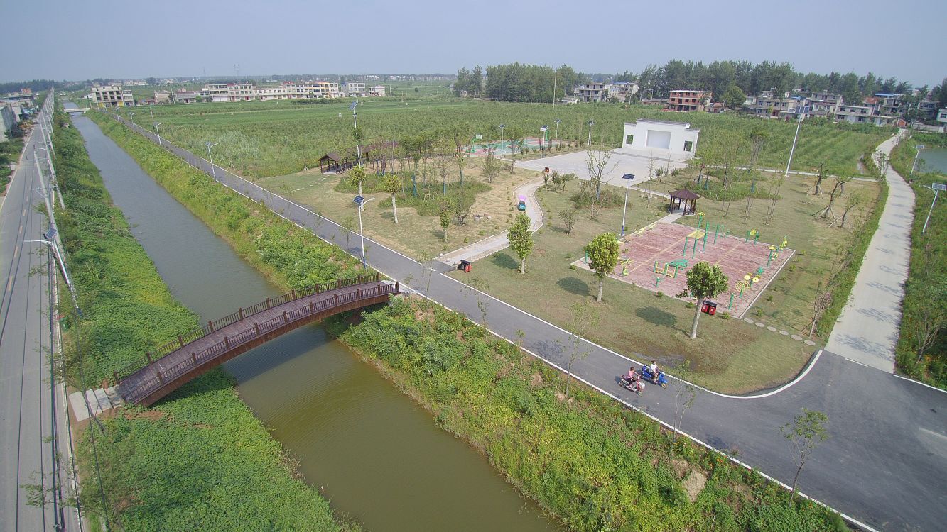 阜陽(yáng)市潁泉區(qū)2016、2017年出列村環(huán)境綜合整治項(xiàng)目棗樹(shù)行村.jpg