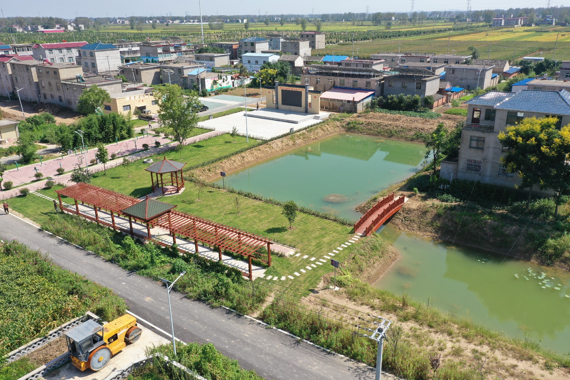 潁泉區(qū)2020年農(nóng)村環(huán)境整治項目大周村文化廣場.JPG